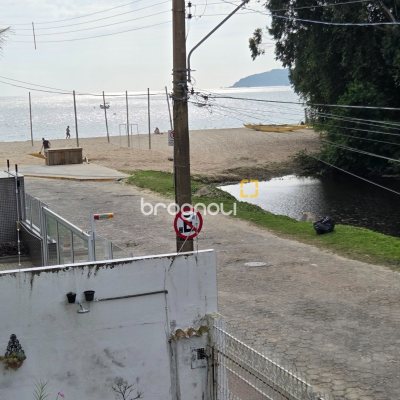Casa com 150m², 5 quartos (sendo 2 suítes), 3 garagens, no bairro Canasvieiras em Florianópolis