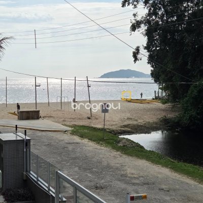 Casa com 150m², 5 quartos (sendo 2 suítes), 3 garagens, no bairro Canasvieiras em Florianópolis