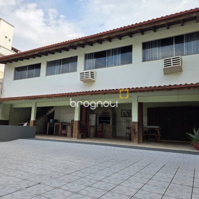 Casa com 150m², 5 quartos (sendo 2 suítes), 3 garagens, no bairro Canasvieiras em Florianópolis