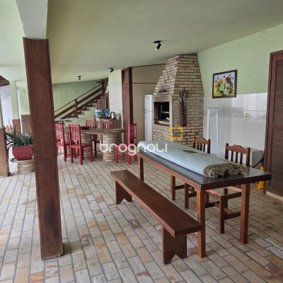 Casa com 150m², 5 quartos (sendo 2 suítes), 3 garagens, no bairro Canasvieiras em Florianópolis