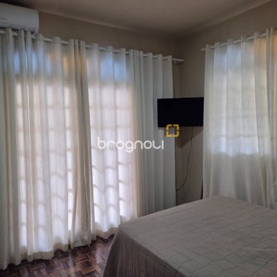 Casa com 150m², 5 quartos (sendo 2 suítes), 3 garagens, no bairro Canasvieiras em Florianópolis