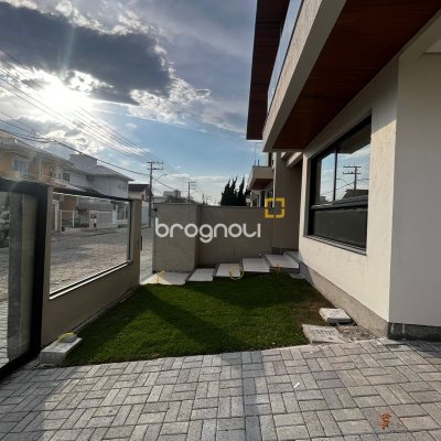 Casa com 129m², 3 quartos (sendo 1 suíte), 1 garagem, no bairro Santa Mônica em Florianópolis