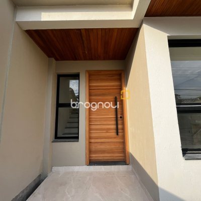 Casa com 129m², 3 quartos (sendo 1 suíte), 1 garagem, no bairro Santa Mônica em Florianópolis