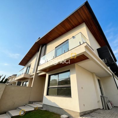 Casa com 129m², 3 quartos (sendo 1 suíte), 1 garagem, no bairro Santa Mônica em Florianópolis
