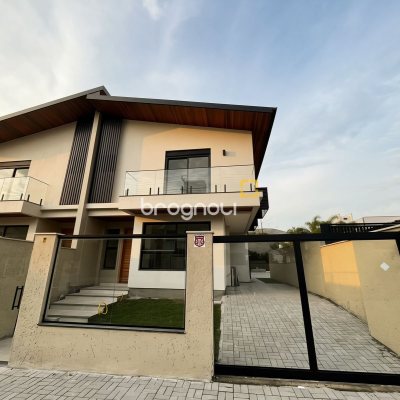 Casa com 129m², 3 quartos (sendo 1 suíte), 1 garagem, no bairro Santa Mônica em Florianópolis
