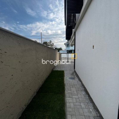Casa com 129m², 3 quartos (sendo 1 suíte), 1 garagem, no bairro Santa Mônica em Florianópolis