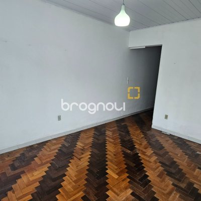 Casa com 94m², 2 quartos, 1 garagem, no bairro Estreito em Florianópolis