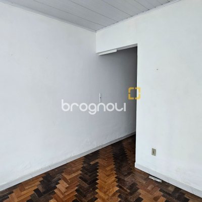 Casa com 94m², 2 quartos, 1 garagem, no bairro Estreito em Florianópolis