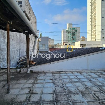 Casa com 94m², 2 quartos, 1 garagem, no bairro Estreito em Florianópolis