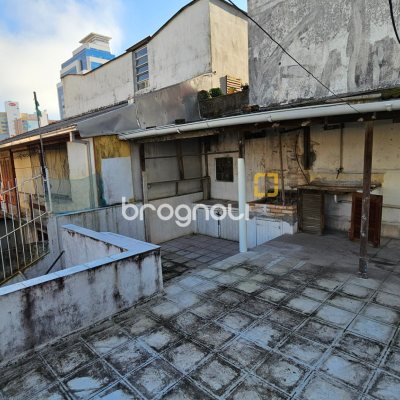 Casa com 94m², 2 quartos, 1 garagem, no bairro Estreito em Florianópolis