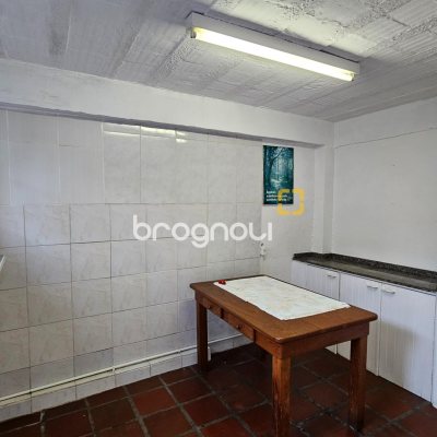 Casa com 94m², 2 quartos, 1 garagem, no bairro Estreito em Florianópolis