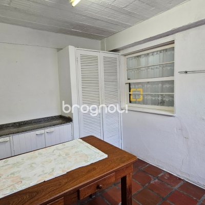 Casa com 94m², 2 quartos, 1 garagem, no bairro Estreito em Florianópolis