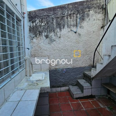 Casa com 94m², 2 quartos, 1 garagem, no bairro Estreito em Florianópolis