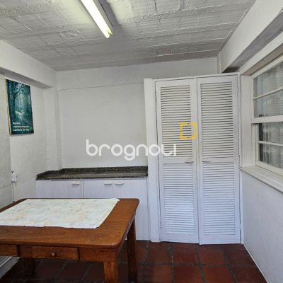 Casa com 94m², 2 quartos, 1 garagem, no bairro Estreito em Florianópolis