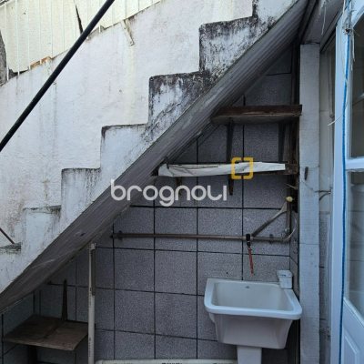 Casa com 94m², 2 quartos, 1 garagem, no bairro Estreito em Florianópolis