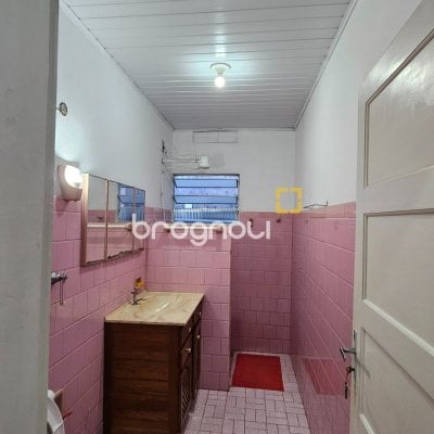 Casa com 94m², 2 quartos, 1 garagem, no bairro Estreito em Florianópolis