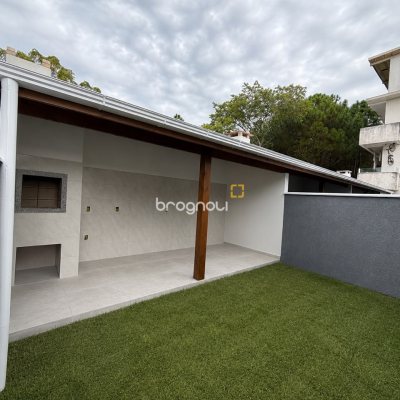 Casa com 85m², 2 quartos (sendo 1 suíte), 2 garagens, no bairro Ingleses do Rio Vermelho em Florianópolis