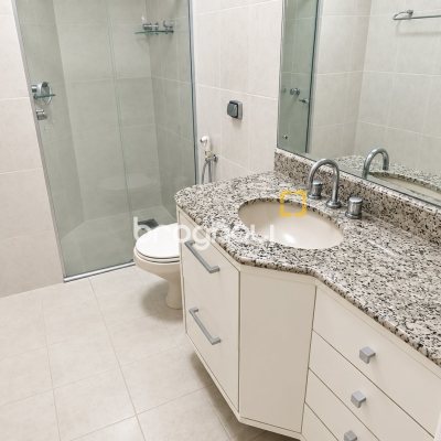 Apartamento com 117m², 3 quartos (sendo 1 suíte), 1 garagem, no bairro Centro em Florianópolis