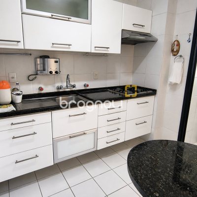 Apartamento com 117m², 3 quartos (sendo 1 suíte), 1 garagem, no bairro Centro em Florianópolis