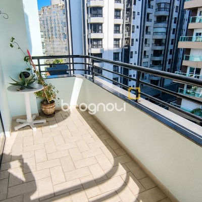 Apartamento com 117m², 3 quartos (sendo 1 suíte), 1 garagem, no bairro Centro em Florianópolis