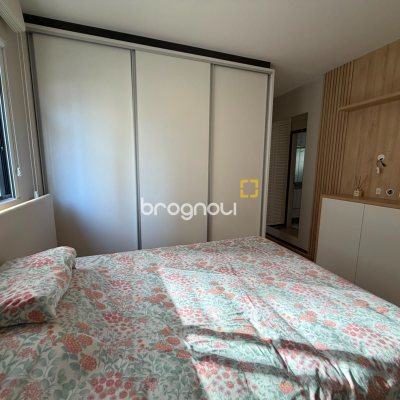 Apartamento com 76m², 2 quartos (sendo 1 suíte), 1 garagem, no bairro Campinas em São José
