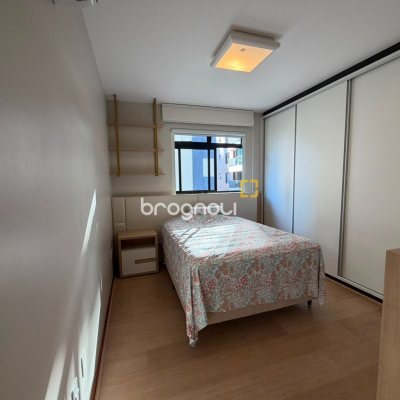 Apartamento com 76m², 2 quartos (sendo 1 suíte), 1 garagem, no bairro Campinas em São José