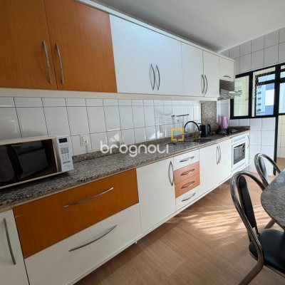 Apartamento com 76m², 2 quartos (sendo 1 suíte), 1 garagem, no bairro Campinas em São José