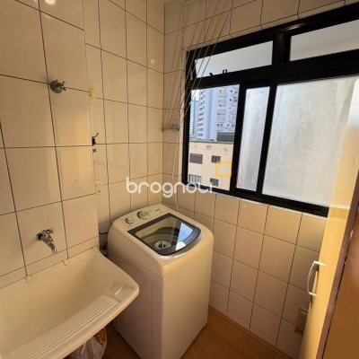 Apartamento com 76m², 2 quartos (sendo 1 suíte), 1 garagem, no bairro Campinas em São José