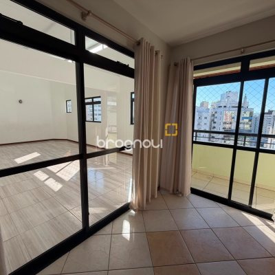 Apartamento com 76m², 2 quartos (sendo 1 suíte), 1 garagem, no bairro Campinas em São José