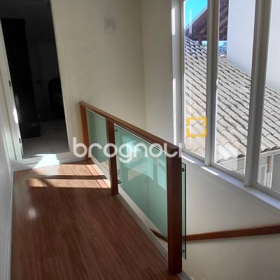 Casa com 288m², 4 quartos (sendo 2 suítes), 2 garagens, no bairro Itacorubi em Florianópolis