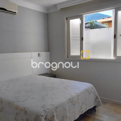 Casa com 288m², 4 quartos (sendo 2 suítes), 2 garagens, no bairro Itacorubi em Florianópolis