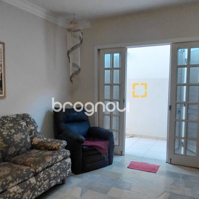 Casa com 288m², 4 quartos (sendo 2 suítes), 2 garagens, no bairro Itacorubi em Florianópolis