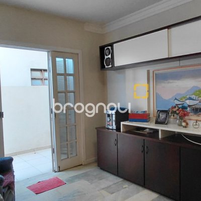 Casa com 288m², 4 quartos (sendo 2 suítes), 2 garagens, no bairro Itacorubi em Florianópolis