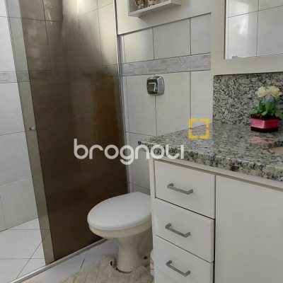 Casa com 288m², 4 quartos (sendo 2 suítes), 2 garagens, no bairro Itacorubi em Florianópolis