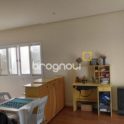 Casa com 288m², 4 quartos (sendo 2 suítes), 2 garagens, no bairro Itacorubi em Florianópolis