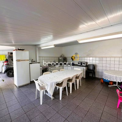 Casa com 170m², 3 quartos (sendo 1 suíte), 1 garagem, no bairro Barreiros em São José