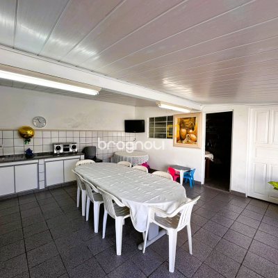 Casa com 170m², 3 quartos (sendo 1 suíte), 1 garagem, no bairro Barreiros em São José