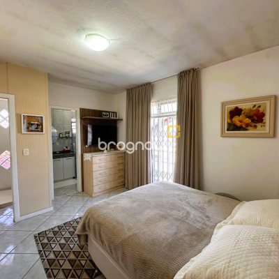 Casa com 170m², 3 quartos (sendo 1 suíte), 1 garagem, no bairro Barreiros em São José