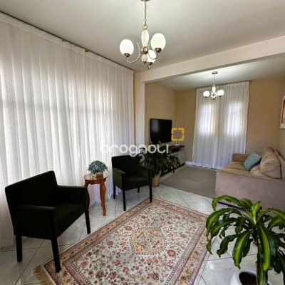 Casa com 170m², 3 quartos (sendo 1 suíte), 1 garagem, no bairro Barreiros em São José