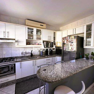 Casa com 170m², 3 quartos (sendo 1 suíte), 1 garagem, no bairro Barreiros em São José