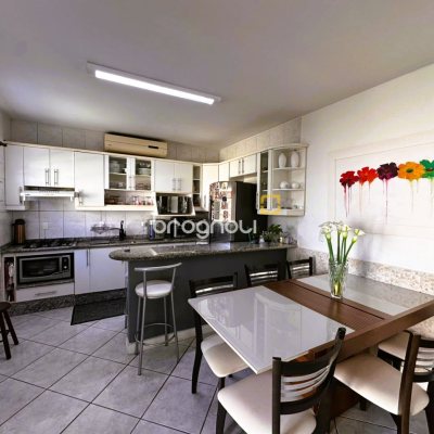 Casa com 170m², 3 quartos (sendo 1 suíte), 1 garagem, no bairro Barreiros em São José