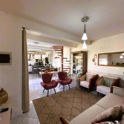 Casa com 170m², 3 quartos (sendo 1 suíte), 1 garagem, no bairro Barreiros em São José