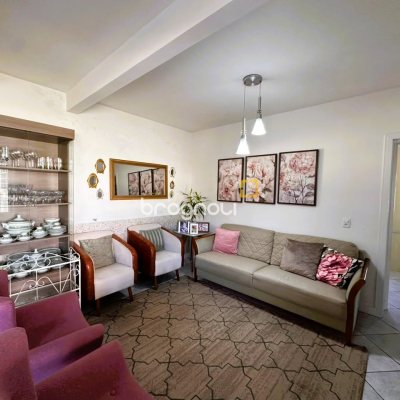 Casa com 170m², 3 quartos (sendo 1 suíte), 1 garagem, no bairro Barreiros em São José