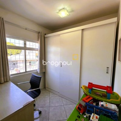 Casa com 170m², 3 quartos (sendo 1 suíte), 1 garagem, no bairro Barreiros em São José