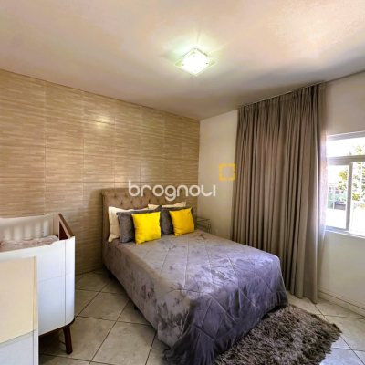 Casa com 170m², 3 quartos (sendo 1 suíte), 1 garagem, no bairro Barreiros em São José