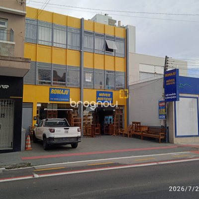 Sala com 600m², 3 quartos (sendo 1 suíte), no bairro Estreito em Florianópolis