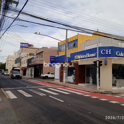 Sala com 600m², 3 quartos (sendo 1 suíte), no bairro Estreito em Florianópolis