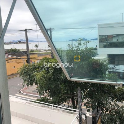 Sala com 600m², 3 quartos (sendo 1 suíte), no bairro Estreito em Florianópolis