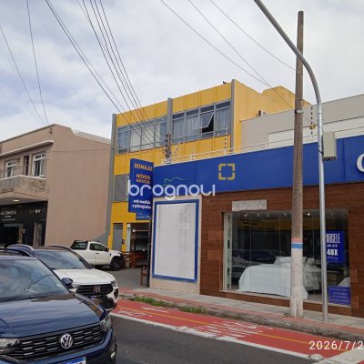Sala com 600m², 3 quartos (sendo 1 suíte), no bairro Estreito em Florianópolis