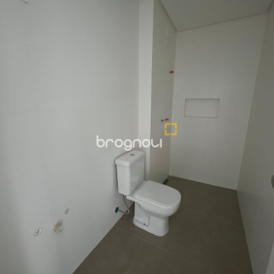 Apartamento com 94m², 3 quartos (sendo 1 suíte), 2 garagens, no bairro Saco Grande em Florianópolis